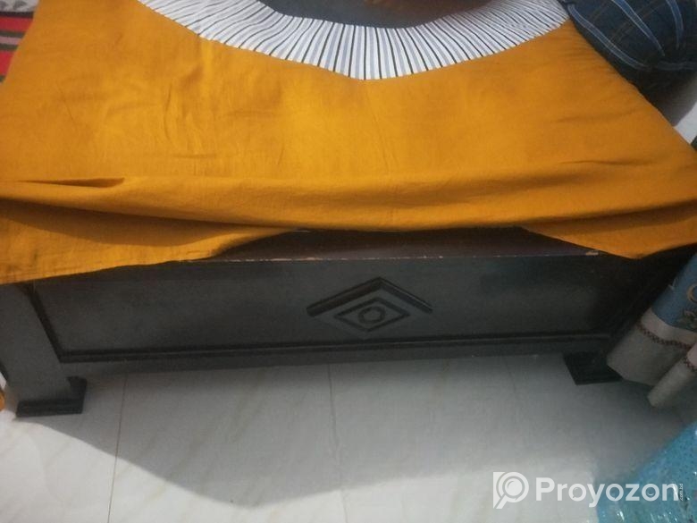 ৭ ফিট বাই ৪ খাট