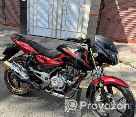 Bajaj Pulsar 150 . 2016