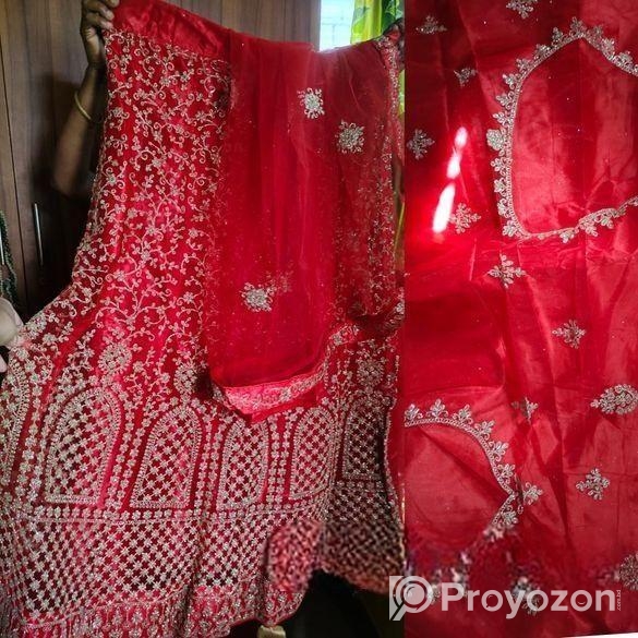 একদম নতুন লেহেঙ্গা বিক্রি করা হবে।