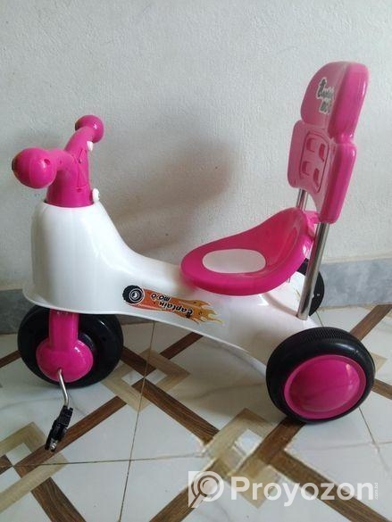 বাচ্চাদের সাইকেল বিক্রয় করা হবে।