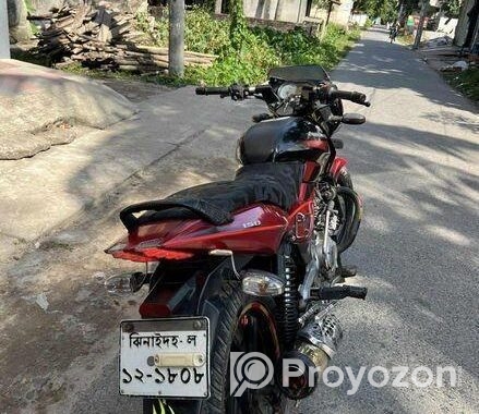 Bajaj Pulsar 150 . 2016