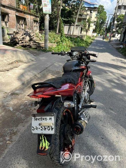 Bajaj Pulsar 150 . 2016