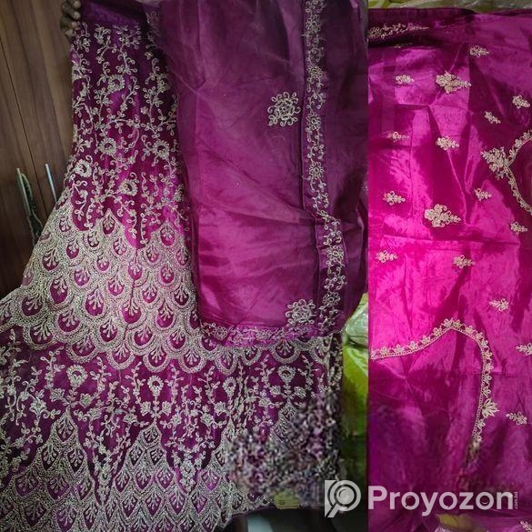 একদম নতুন লেহেঙ্গা বিক্রি করা হবে।