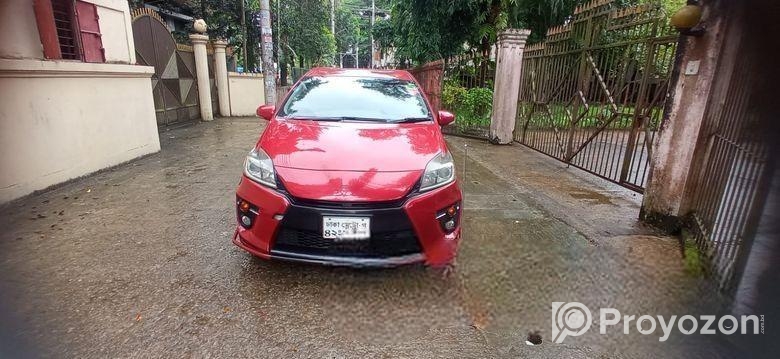 Toyota Prius HYBRID 2013