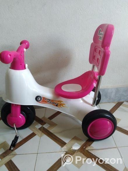 বাচ্চাদের সাইকেল বিক্রয় করা হবে।