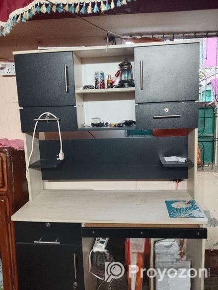 কম্পিউটার রাখার টেবিল