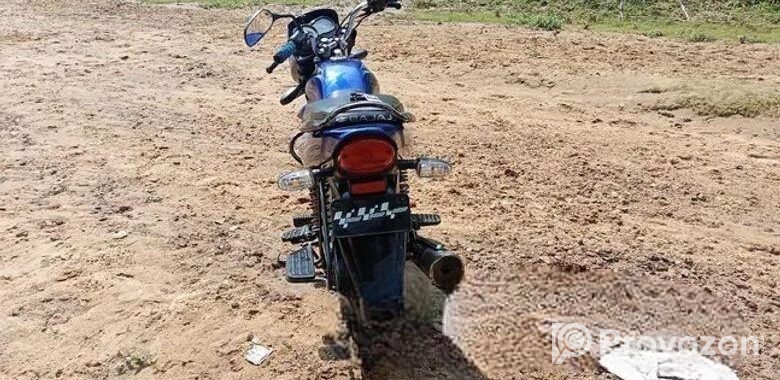 Bajaj Platina 100 . 2017