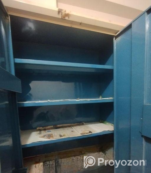 পুরাতন কিন্তু মজবুত ডাবল ডোর মেটালিক আলমারি (Steel Almirah) বিক্র