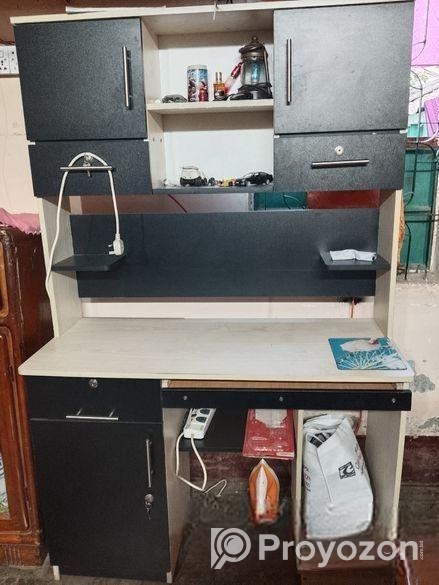 কম্পিউটার রাখার টেবিল