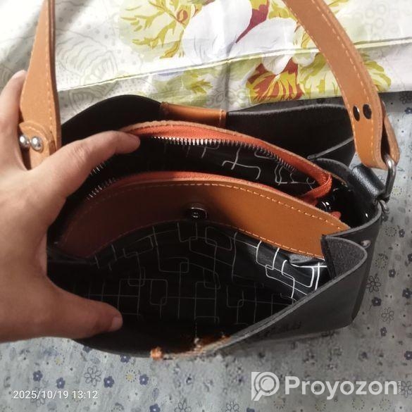 স্টাইলিশ হ্যান্ড ব্যাগ সেমি সফ্ট লেদার