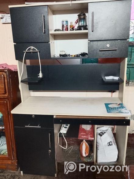 কম্পিউটার রাখার টেবিল