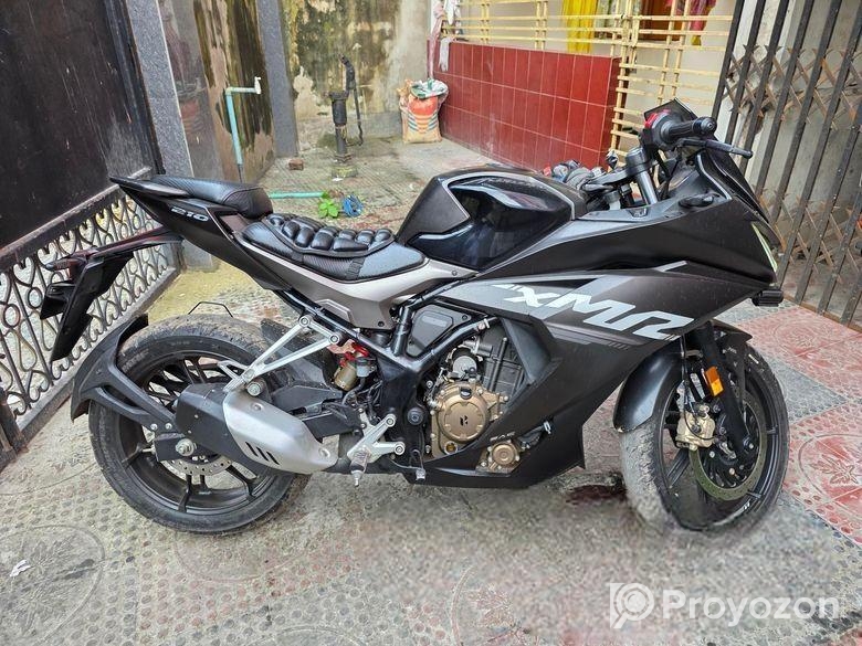 Hero Karizma XMR 210 . 2024