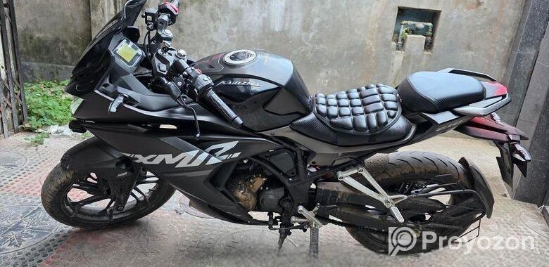 Hero Karizma XMR 210 . 2024