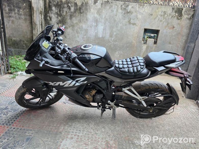 Hero Karizma XMR 210 . 2024