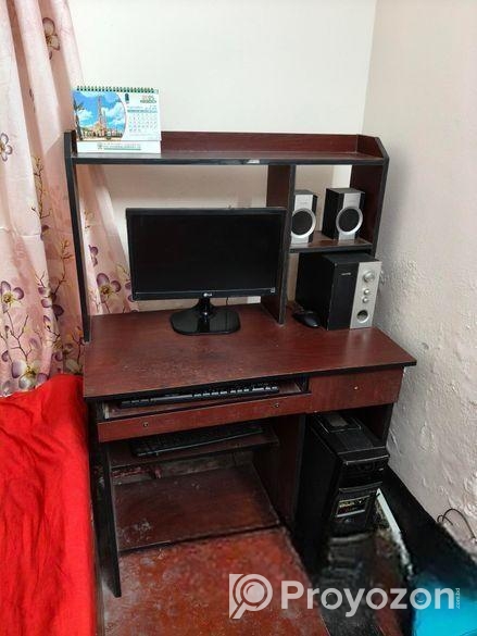 কম্পিউটার টেবিল