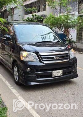 Toyota Noah . 2006