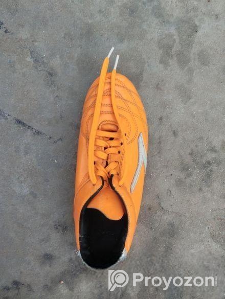 ফুটবল খেলার বুট