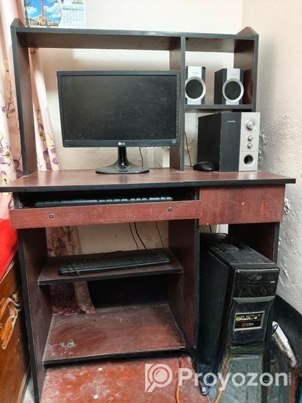 কম্পিউটার টেবিল