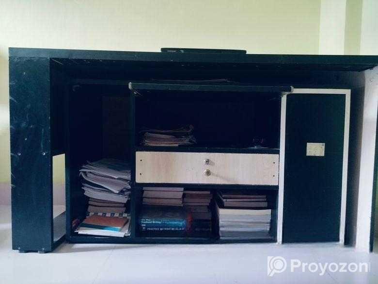 কম্পিউটার/রিডিং টেবিল এবং সাইড