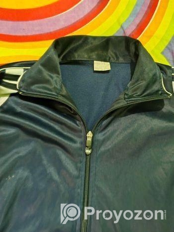 ট্রাকসুট