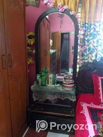 ড্রেসিং টেবিল