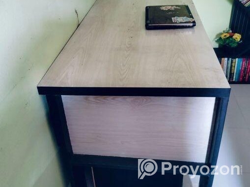 কম্পিউটার/রিডিং টেবিল এবং সাইড