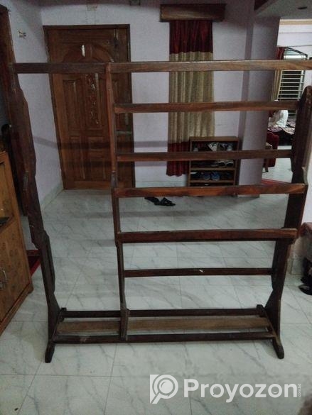 একটি পুরাতন আলনা বিক্রি হবে