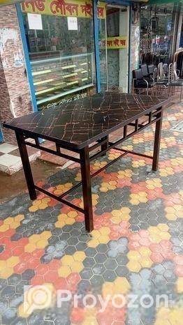 কালো ফ্রেমের ডাইনিং টেবিল