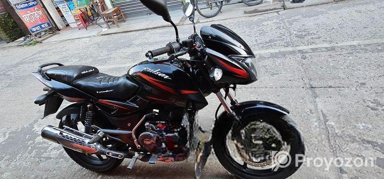 Bajaj Pulsar 150 . 2016