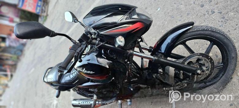 Bajaj Pulsar 150 . 2016