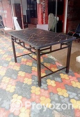 কালো ফ্রেমের ডাইনিং টেবিল