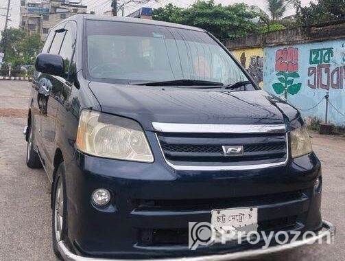 Toyota Noah x 2004