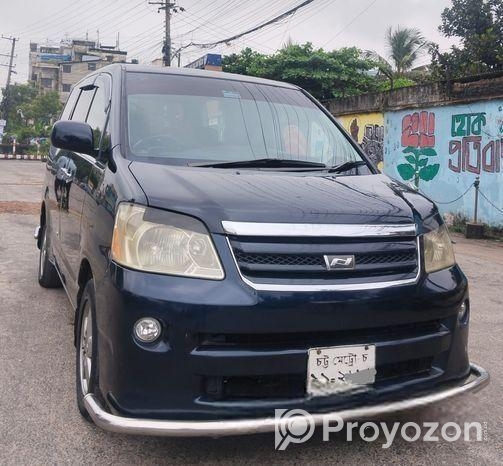Toyota Noah x 2004