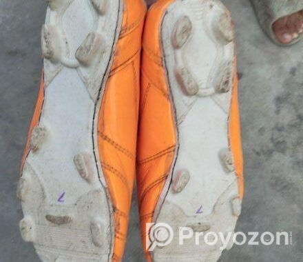ফুটবল খেলার বুট