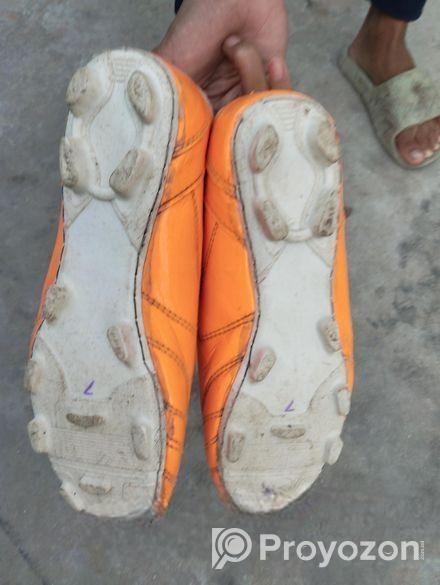 ফুটবল খেলার বুট