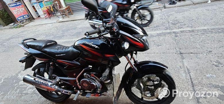 Bajaj Pulsar 150 . 2016