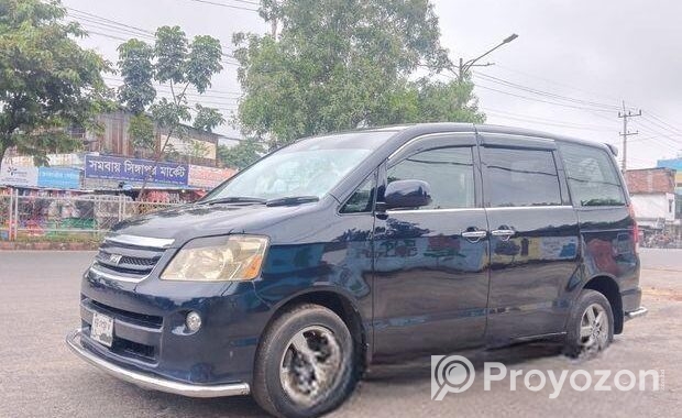 Toyota Noah x 2004