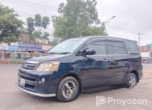 Toyota Noah x 2004