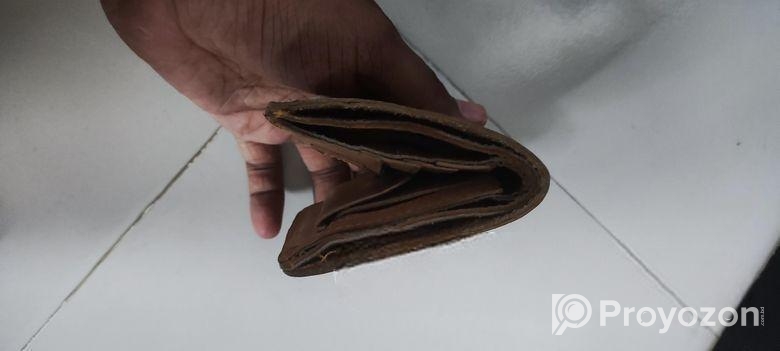 পিউর লেদারের একটা মানিব্যাগ বিক্রি হবে