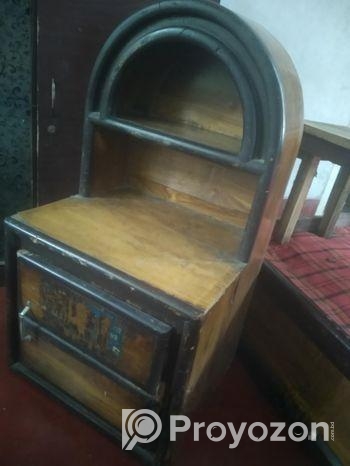 খাটের পাশে সাইট টেবিল