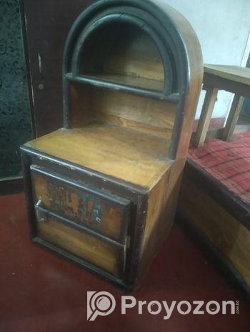 খাটের পাশে সাইট টেবিল