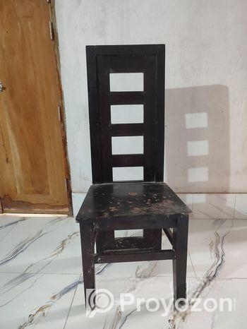 ডাইনিং টেবিল উইথ গ্লাস টপ এবং ৬ টি চেয়ার।