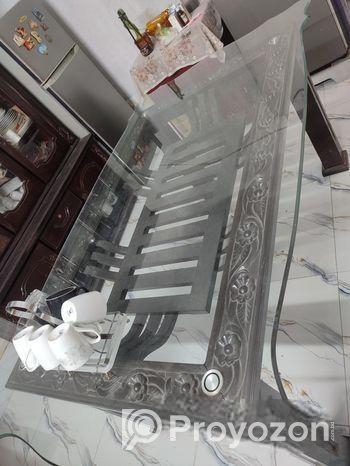 ডাইনিং টেবিল উইথ গ্লাস টপ এবং ৬ টি চেয়ার।