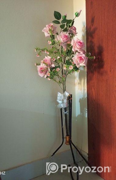 টবসহ আর্টিফিশিয়াল ফুল বিক্রি করা হবে।