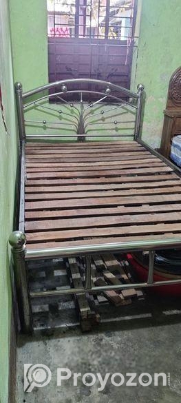 S স্টিলের খাট (একদম নতুনের মত)