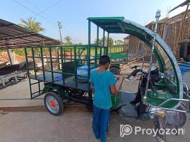 ডেলিভারি গাড়িটি বিক্রি করা হবে।