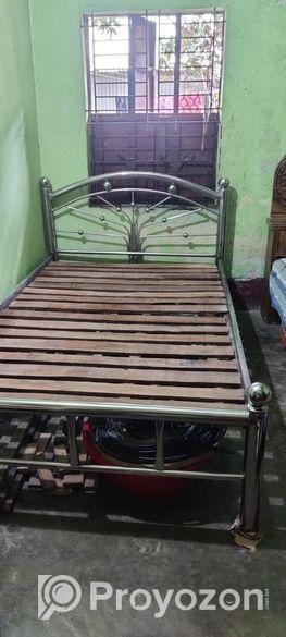 S স্টিলের খাট (একদম নতুনের মত)