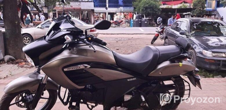 Suzuki Intruder . 2022