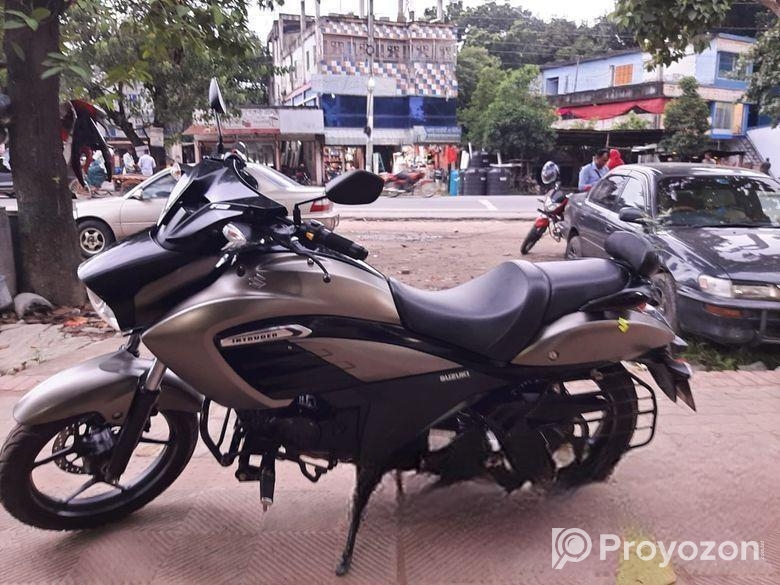 Suzuki Intruder . 2022