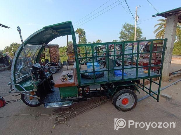 ডেলিভারি গাড়িটি বিক্রি করা হবে।